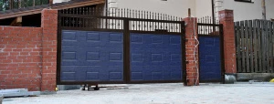 Уличные распашные ворота DoorHan с пиками 3500x2100 синие